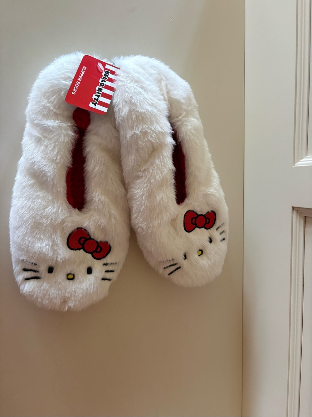 NWT Hello Kitty Kids Plush White Slippers with Red Bow